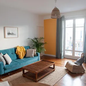 Spacieux Avec Balcon Et Parking Appartement